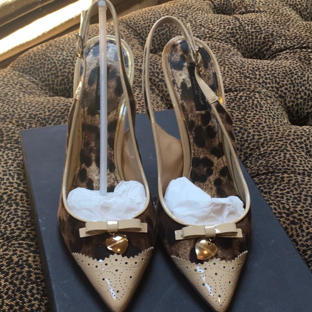 Beautiful tan leather/canvas signature leather D&G